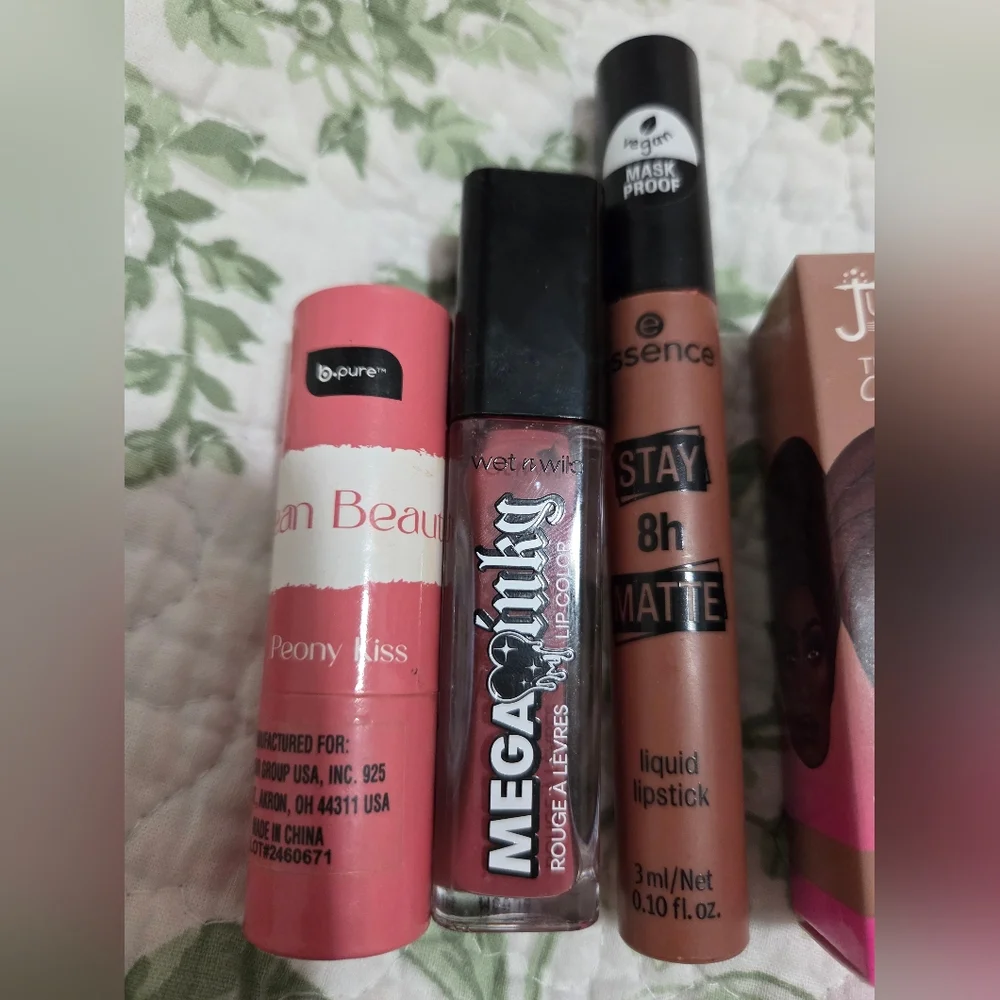 Various Nude & Pink Women Makeup Lip Collection Bundle